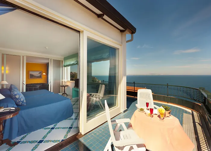 コンチネンタル ホテル 4*