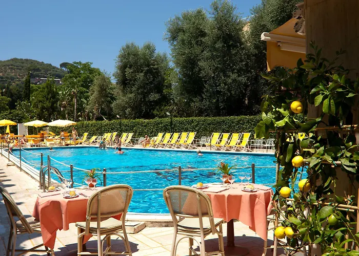 ホテル コンチネンタル 4*